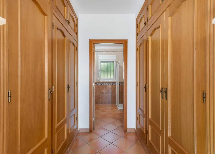 Amanda - Plusholidays Villa *