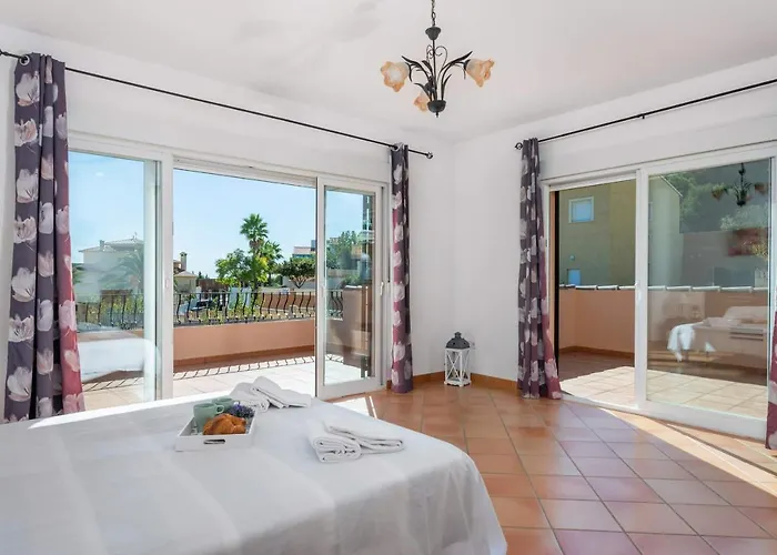 Amanda - Plusholidays Villa *