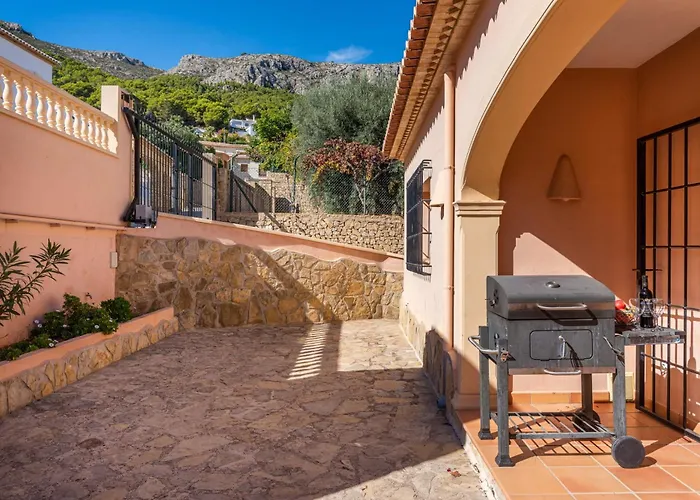 Amanda - Plusholidays Villa